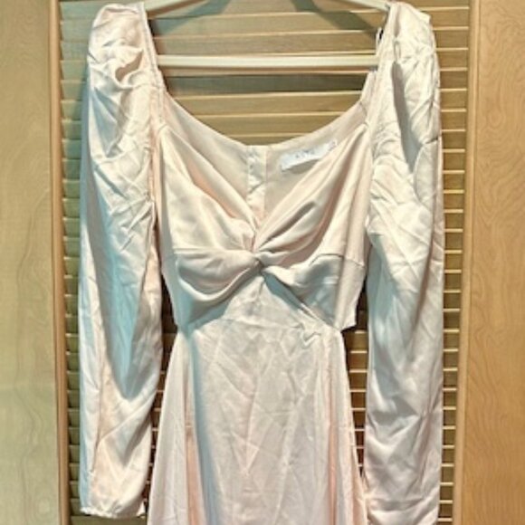 NWOT ASTR the label LAINIE CUTOUT LONG SLEEVE MIDI DRESS - Size XL - Picture 4 of 7